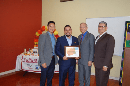 La Familia AT&T Award